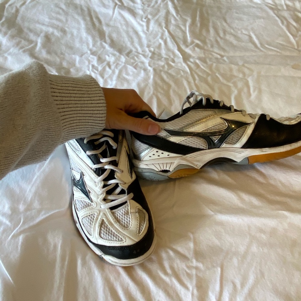 Mizuno volleyball/tennis Shoes